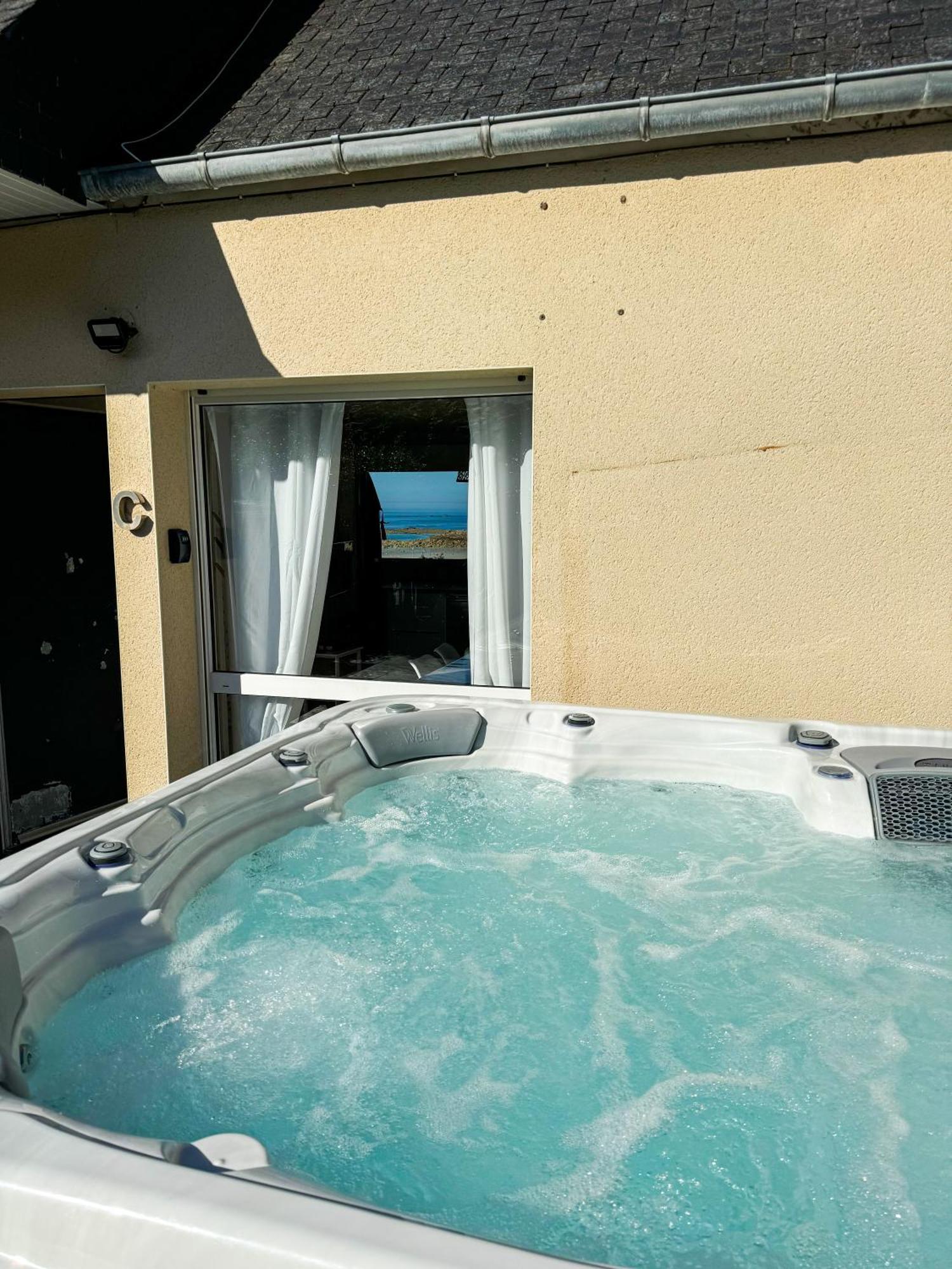 Jacuzzi Professionel Les Pieds Dans L'Eau Plage A 50 M Trévou-Tréguignec Exterior foto